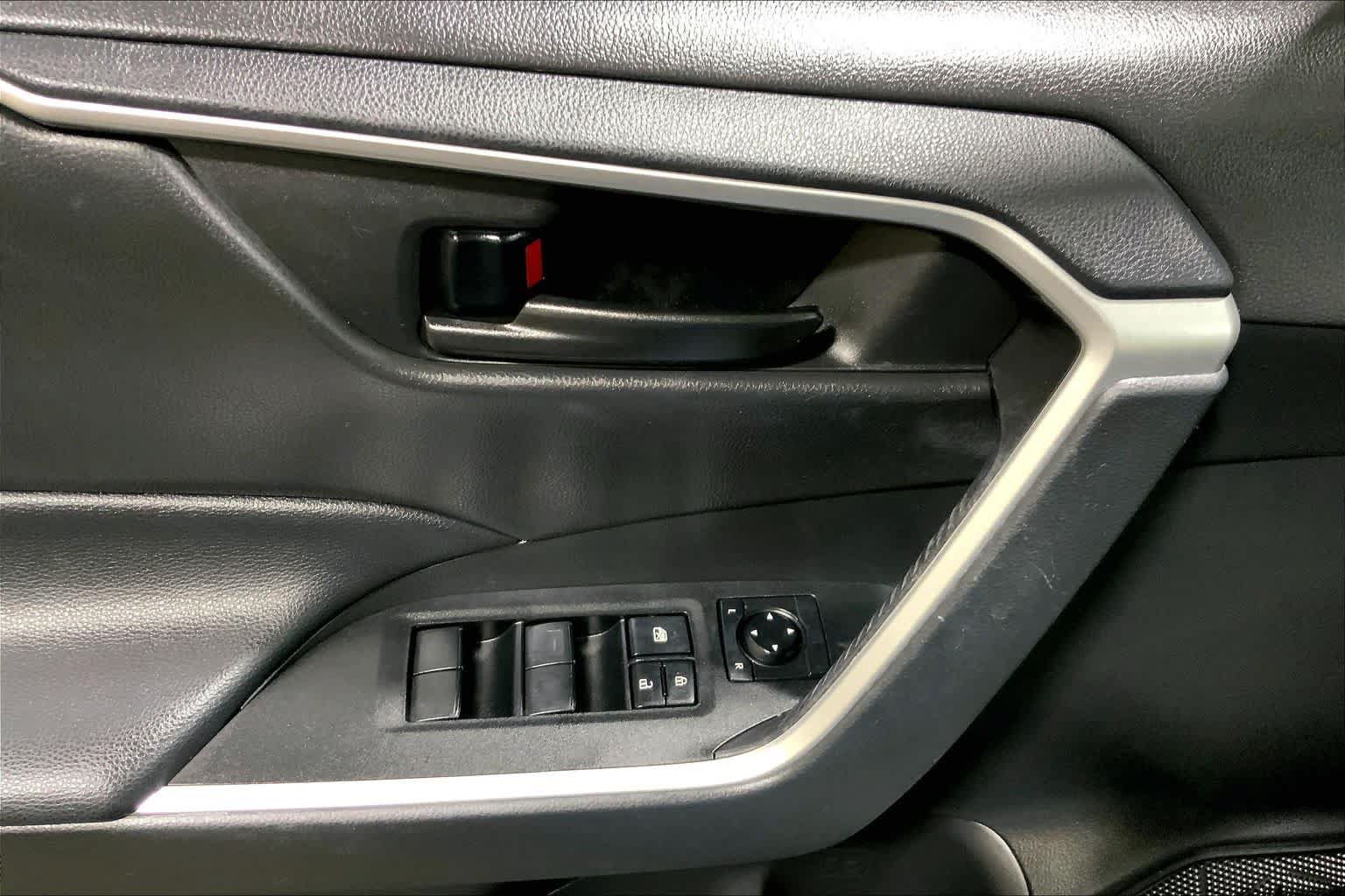 Used 2023 Toyota RAV4 LE AWD/4WD image 36
