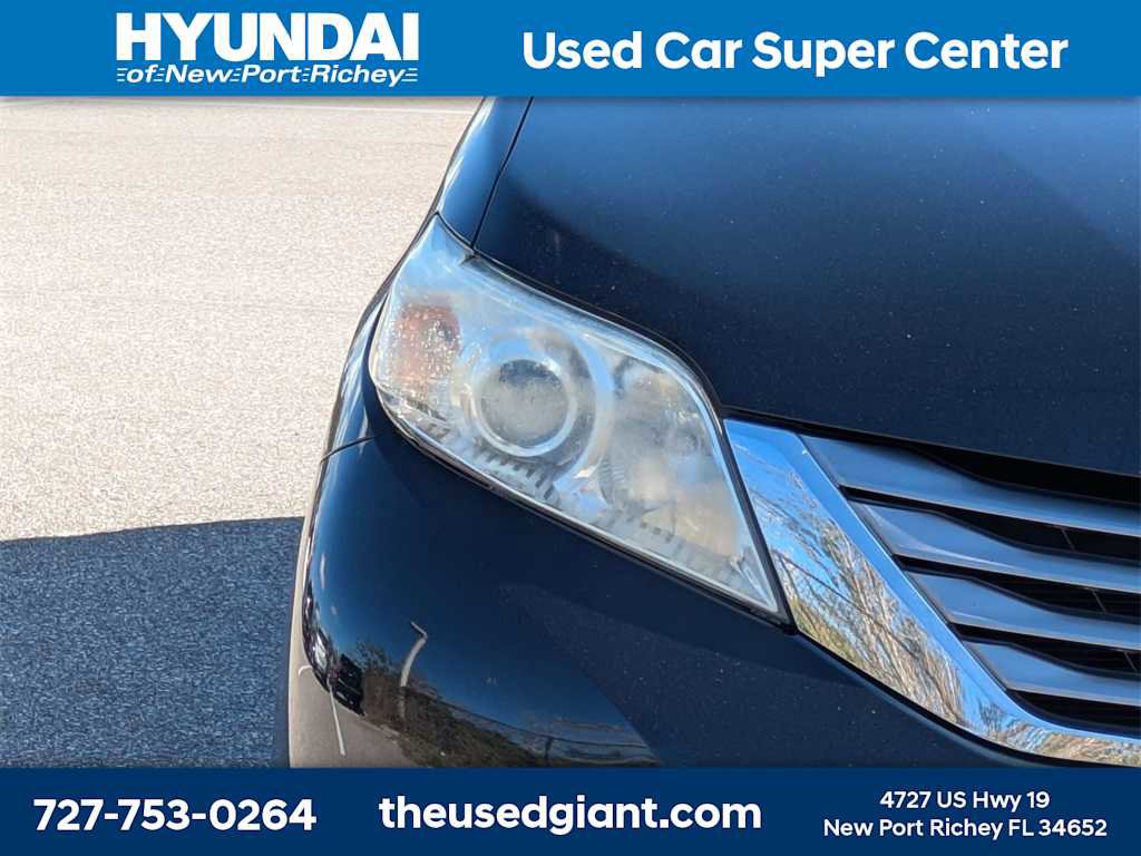 Used 2015 Toyota Sienna XLE image 9