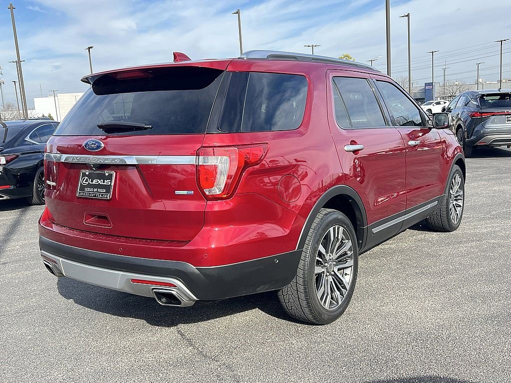 Used 2016 Ford Explorer Platinum image 3