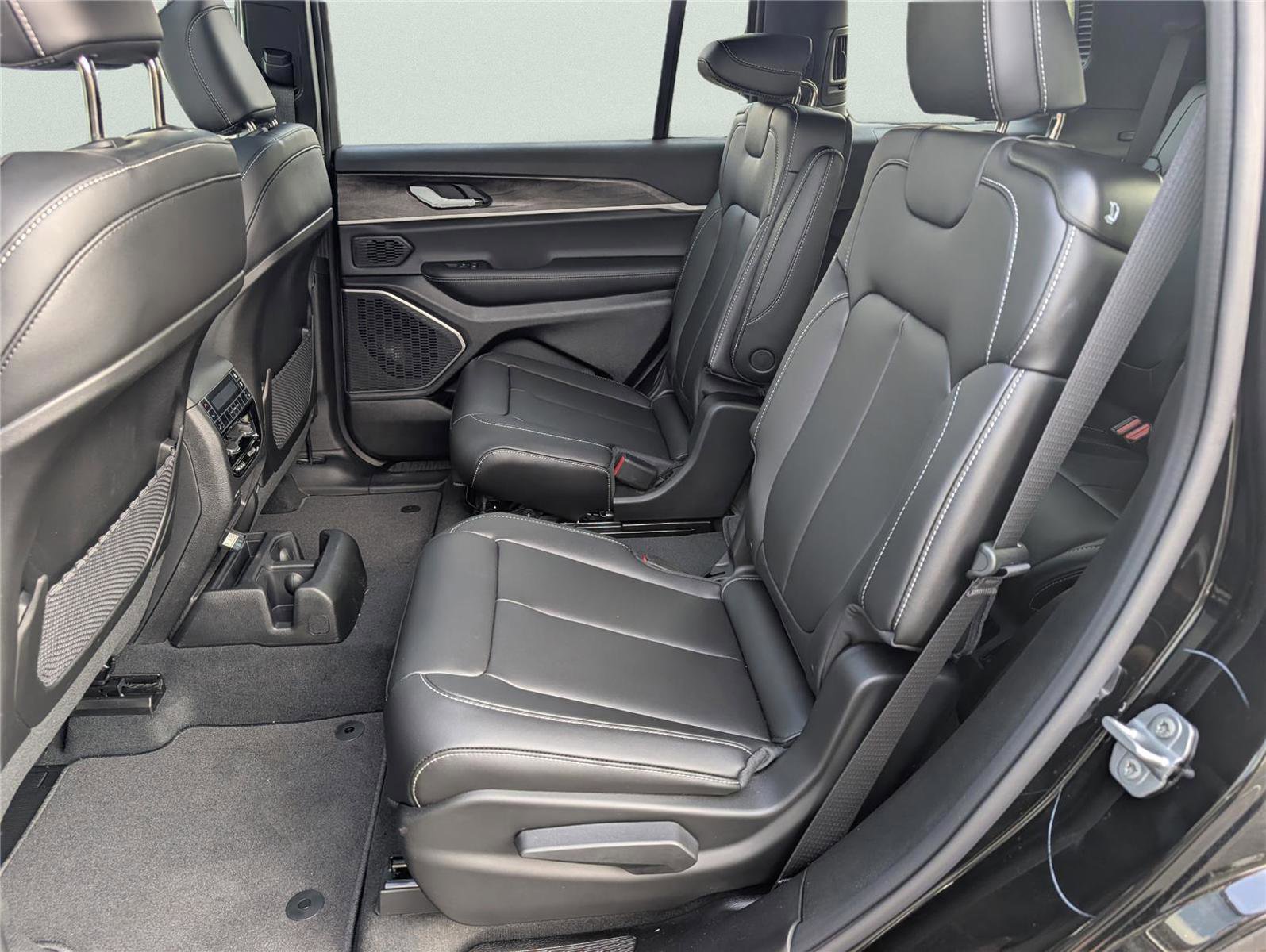 New 2026 Jeep Grand Cherokee L Limited image 32