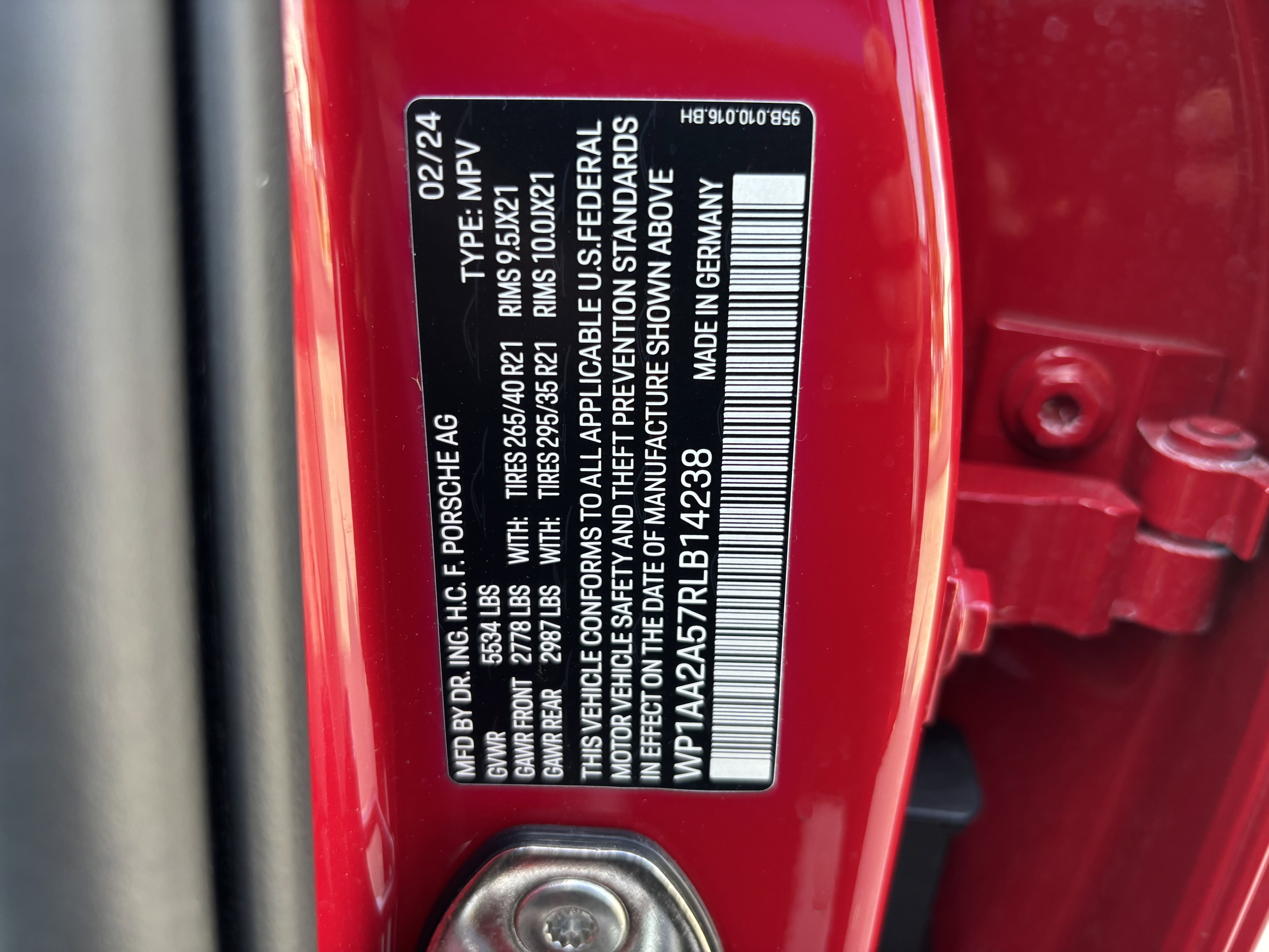 Used 2024 Porsche Macan image 37