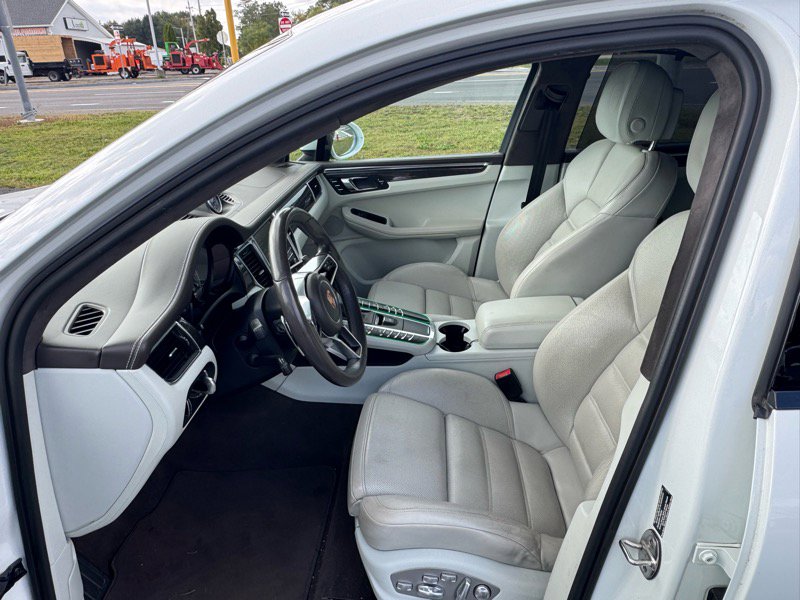 Used 2015 Porsche Macan Turbo image 9