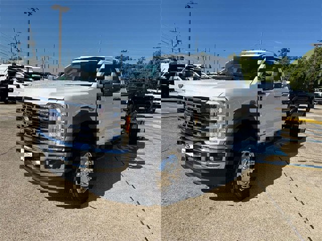 New 2025 Ford F550 4x4 SuperCab Super Duty image 3