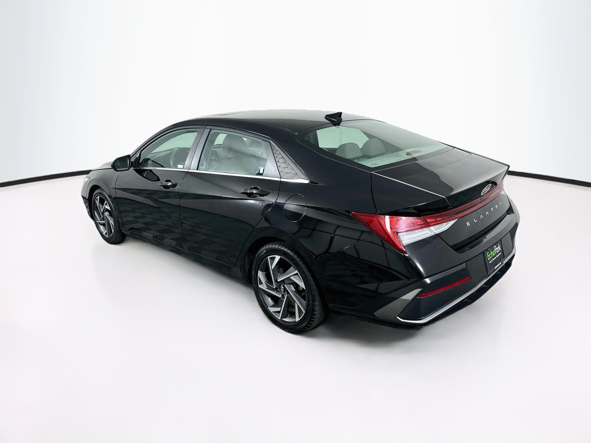 Used 2025 Hyundai Elantra SEL FWD image 5