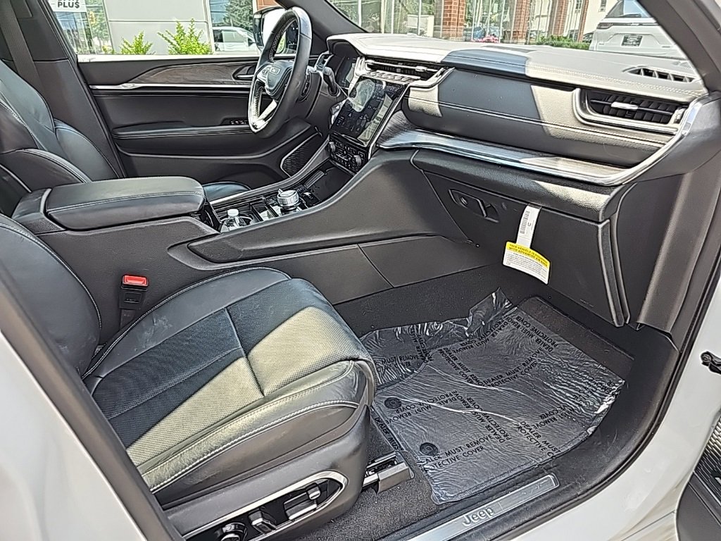 Certified 2024 Jeep Grand Cherokee Overland w/ Adv Protech Group III image 20