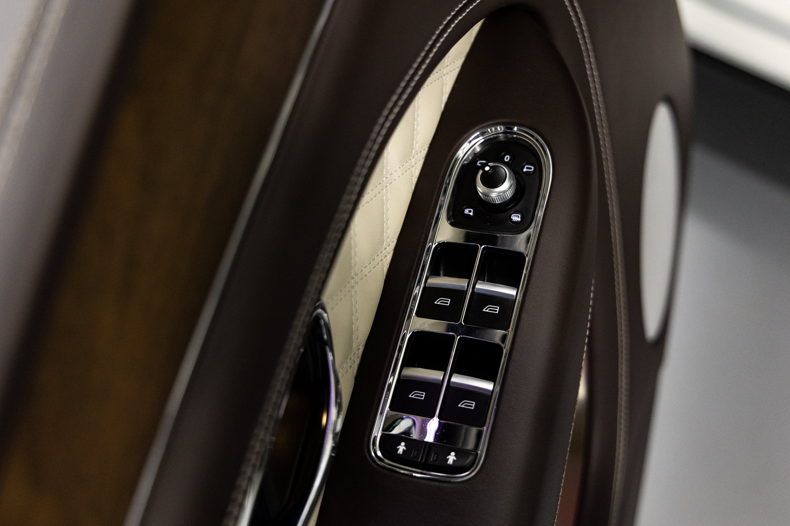 Used 2023 Bentley Bentayga AWD/4WD image 49