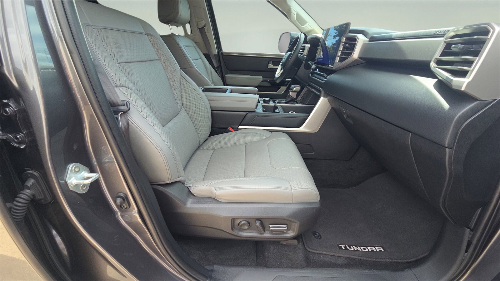 Used 2023 Toyota Tundra Limited image 22