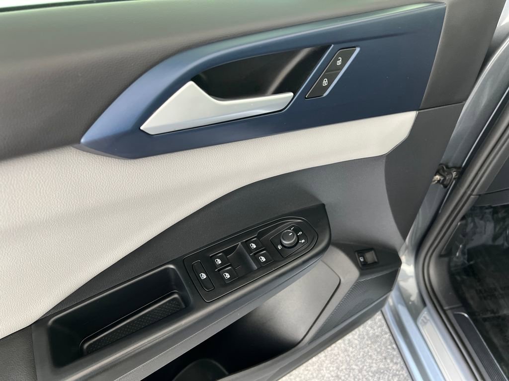 Used 2022 Volkswagen Taos SE image 13