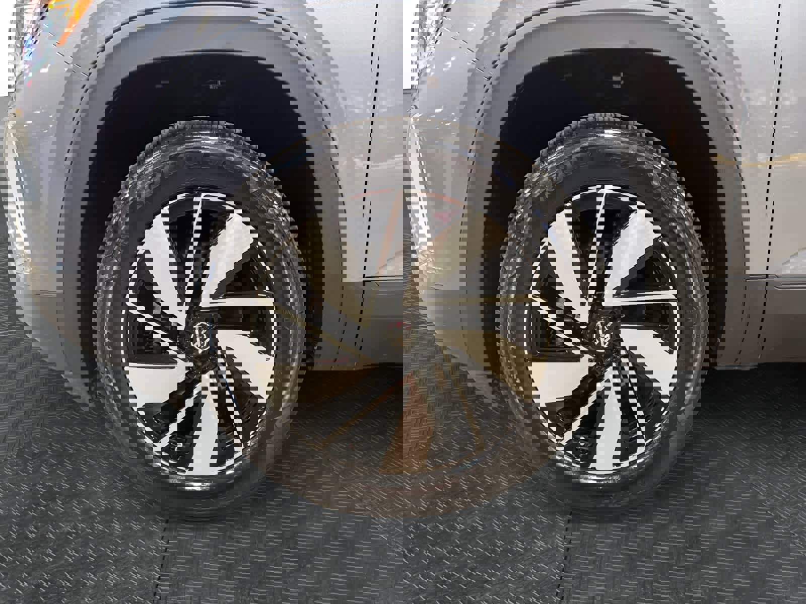 Used 2025 Volkswagen Atlas SE image 15