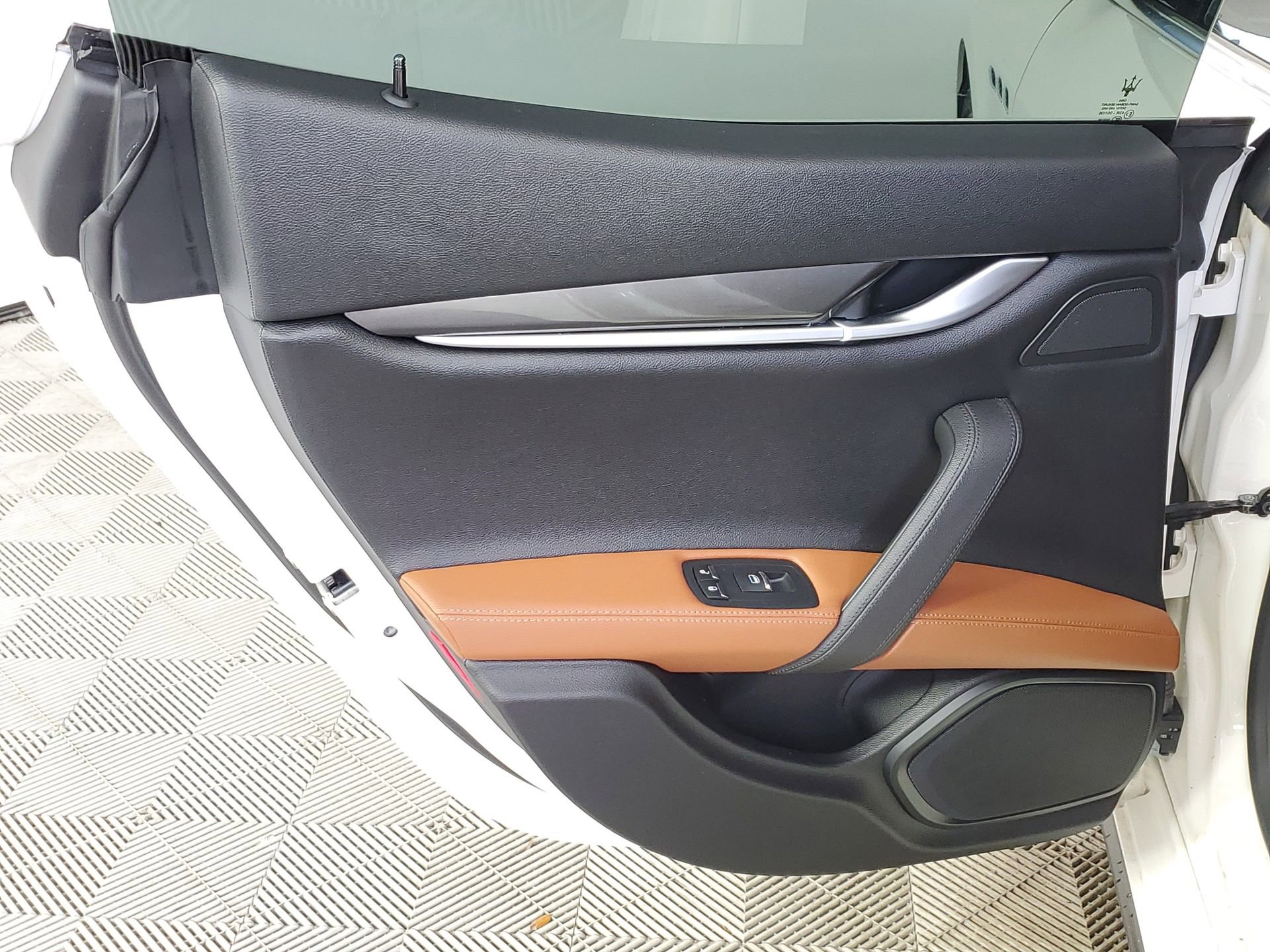 Used 2021 Maserati Ghibli S image 22