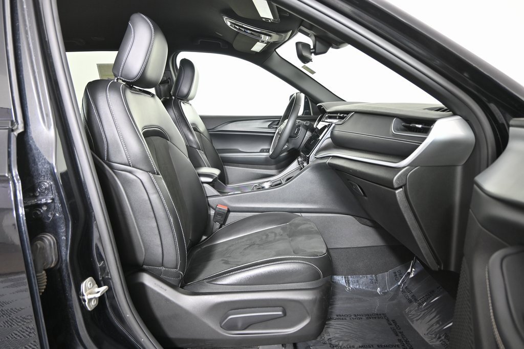 Used 2024 Jeep Grand Cherokee Altitude image 13