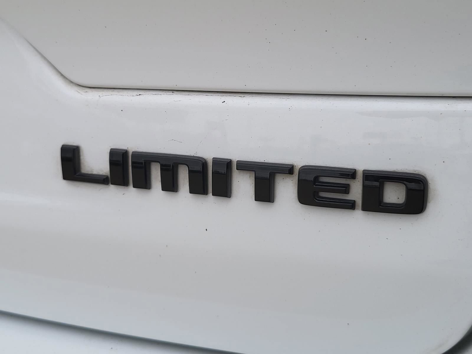 Used 2023 Jeep Grand Cherokee Limited w/ Black Appearance Package image 3