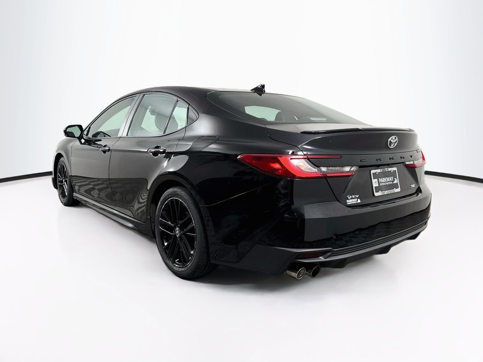 Used 2025 Toyota Camry SE FWD image 5