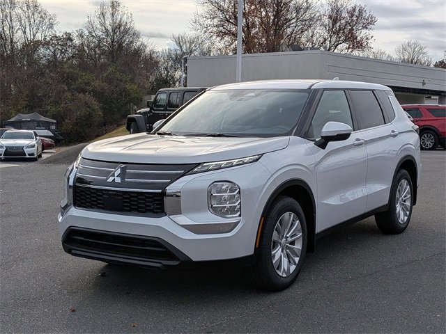 New 2025 Mitsubishi Outlander ES image 7