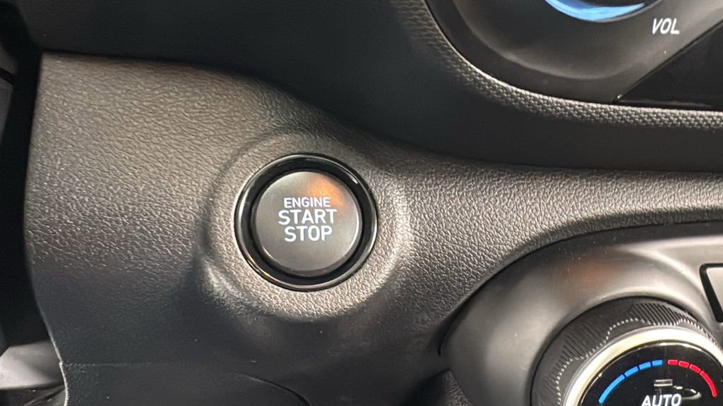 Used 2025 Hyundai Venue SEL image 23