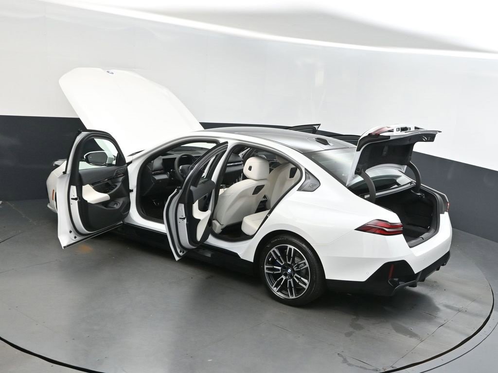 New 2026 BMW 550e xDrive w/ Executive Package image 48