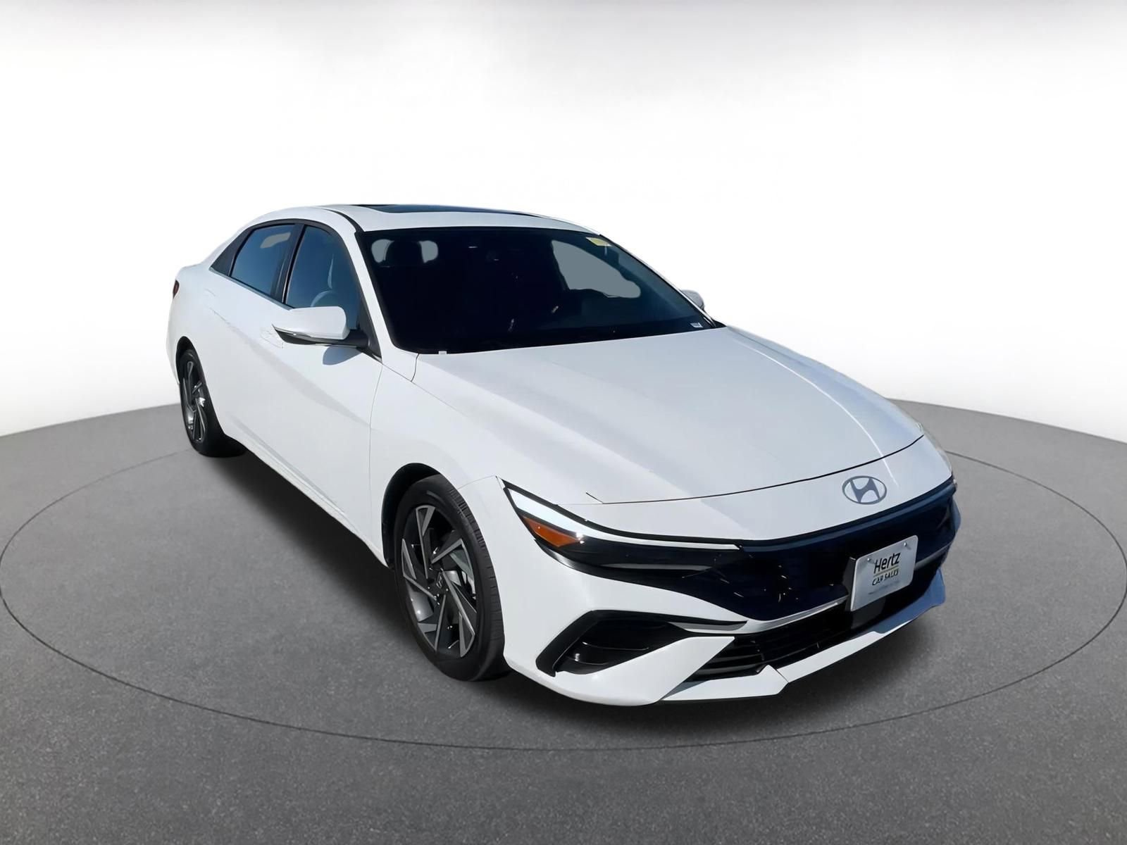 Used 2025 Hyundai Elantra Limited image 3