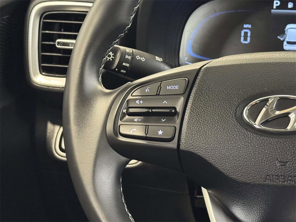 Used 2024 Hyundai Venue SEL image 28