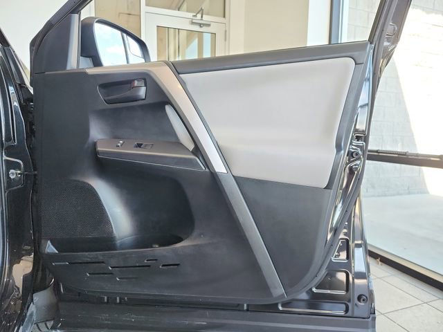 Used 2018 Toyota RAV4 LE AWD/4WD image 22