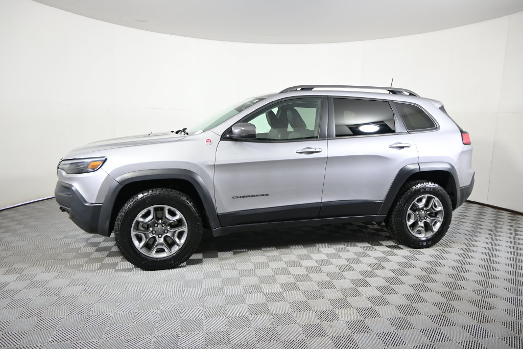 Used 2019 Jeep Cherokee Trailhawk AWD/4WD image 2