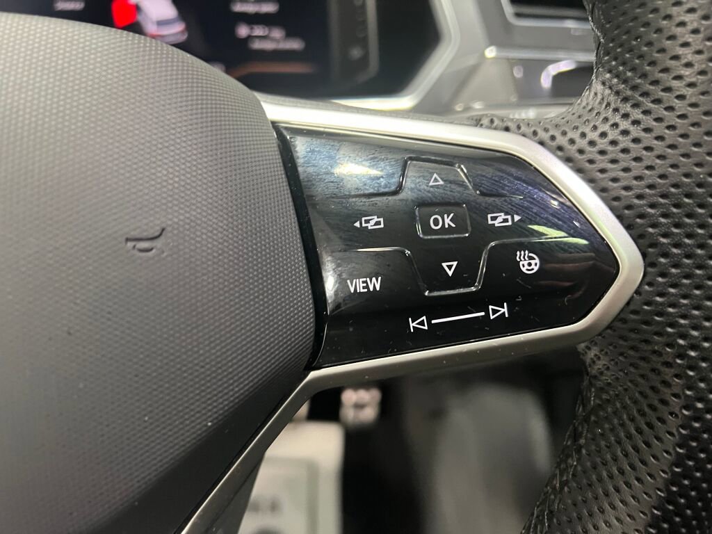 Used 2022 Volkswagen Tiguan SEL R-Line image 14