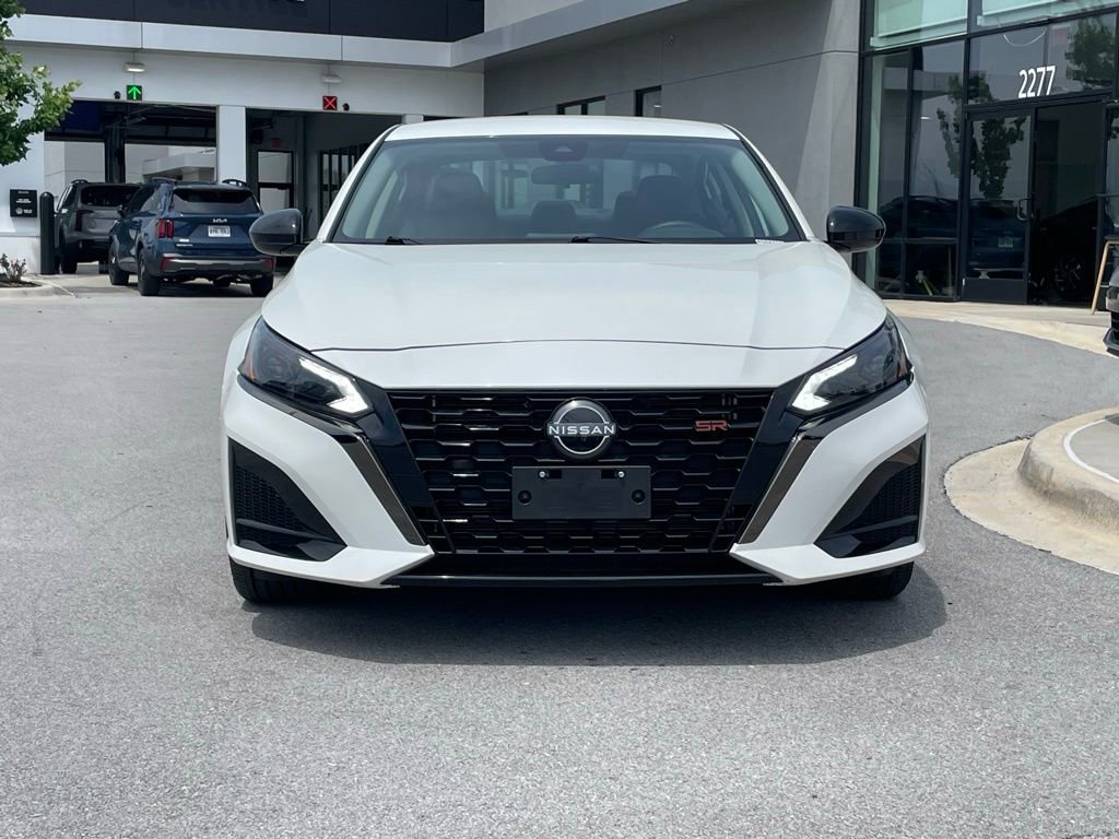 Used 2023 Nissan Altima 2.5 SR FWD image 2