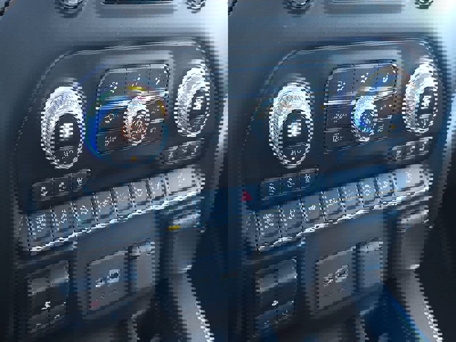 Used 2021 GMC Sierra 3500 AT4 w/ AT4 Preferred Package image 20