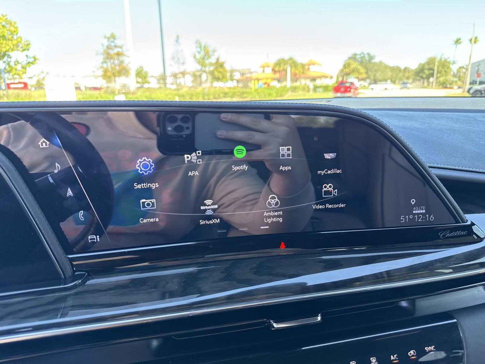 Used 2024 Cadillac Escalade Premium Luxury AWD/4WD image 25