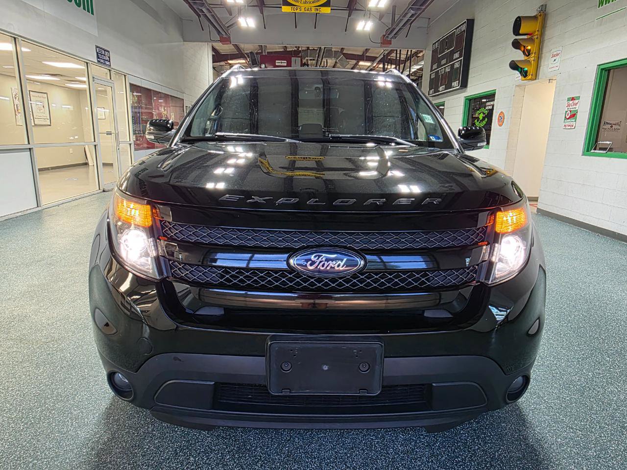 Used 2015 Ford Explorer Sport w/ Equipment Group 401A AWD/4WD image 3