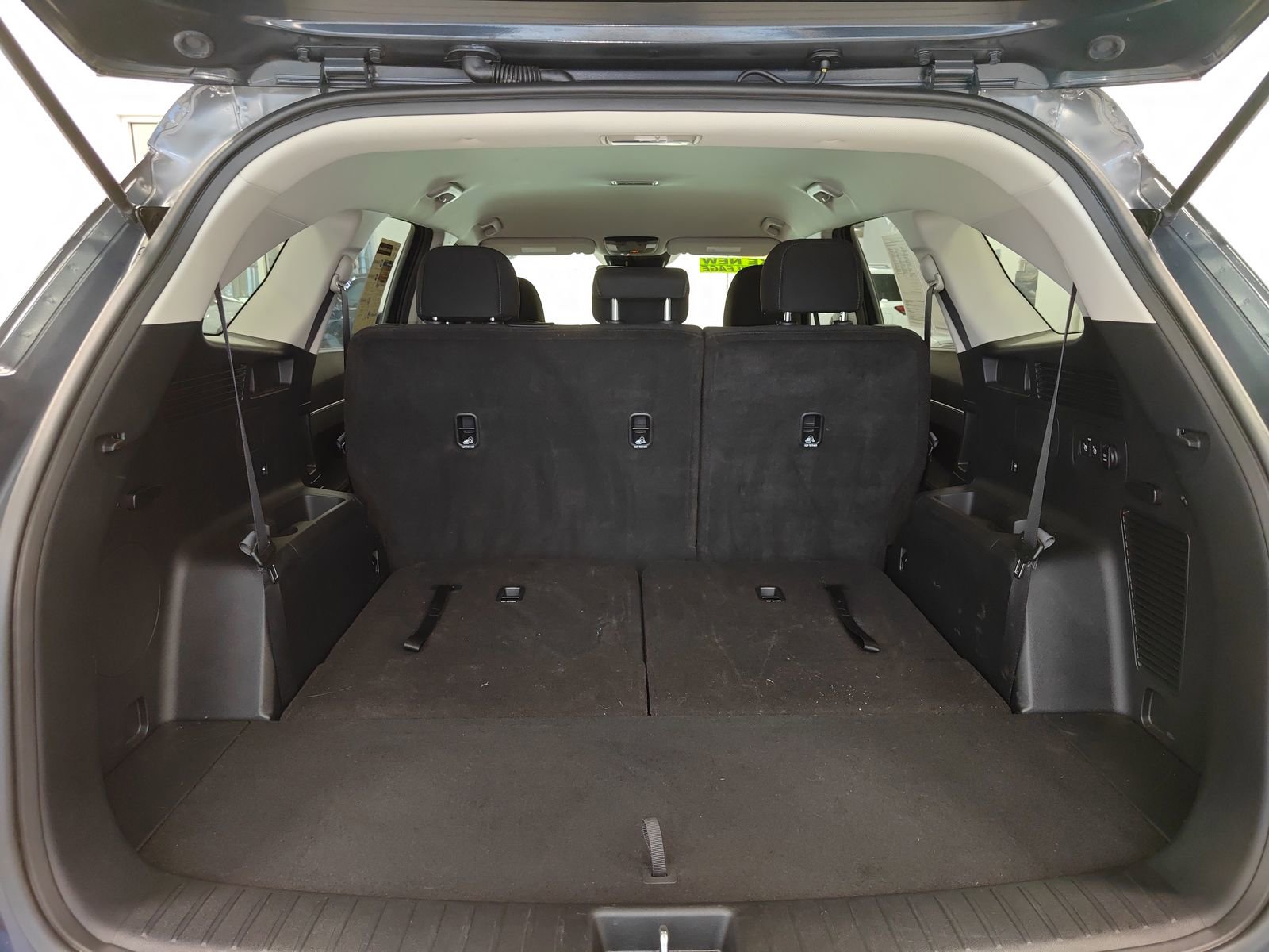 Used 2025 Kia Sorento LX image 18