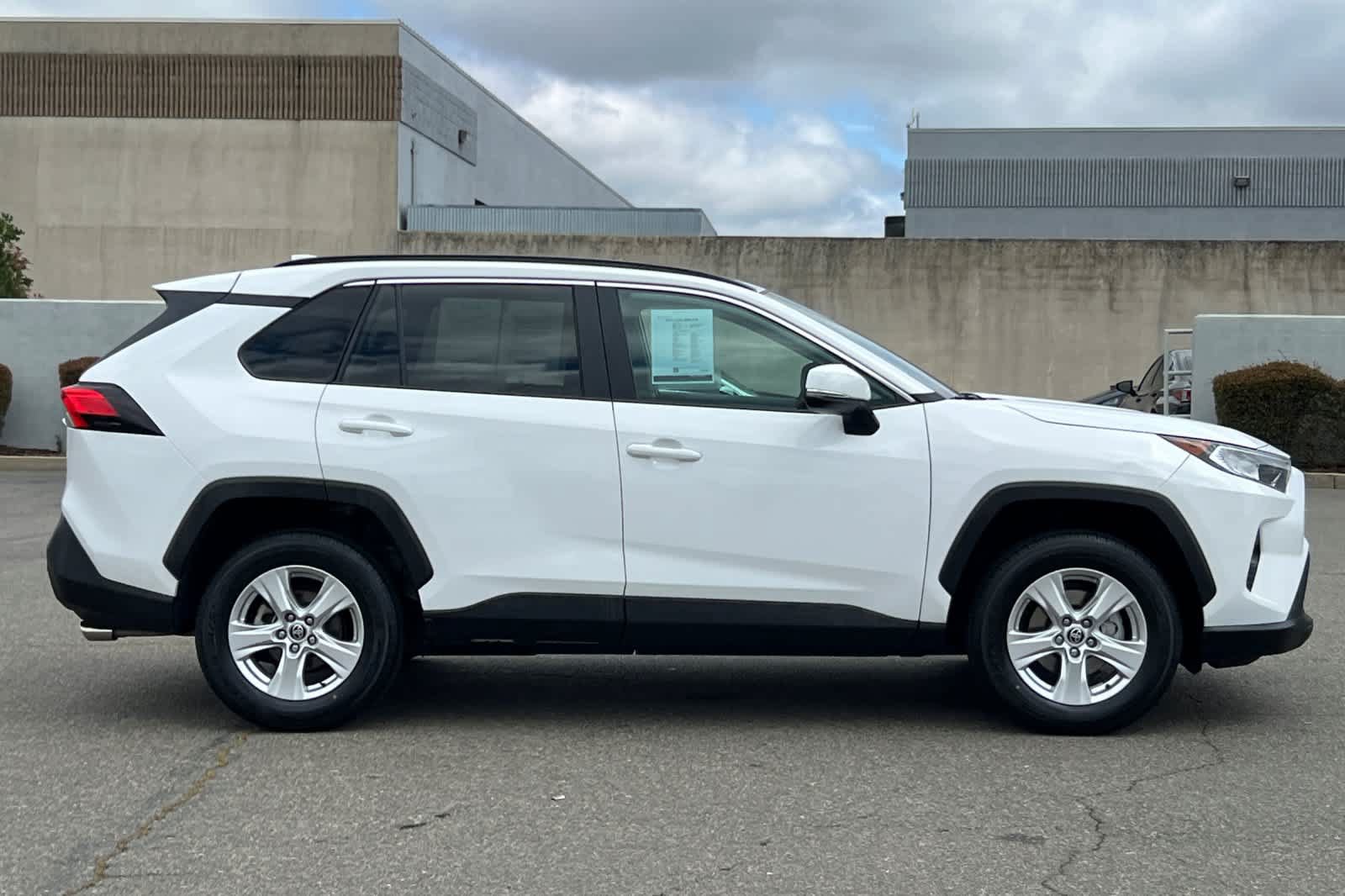 Used 2021 Toyota RAV4 XLE w/ Convenience Package FWD image 6