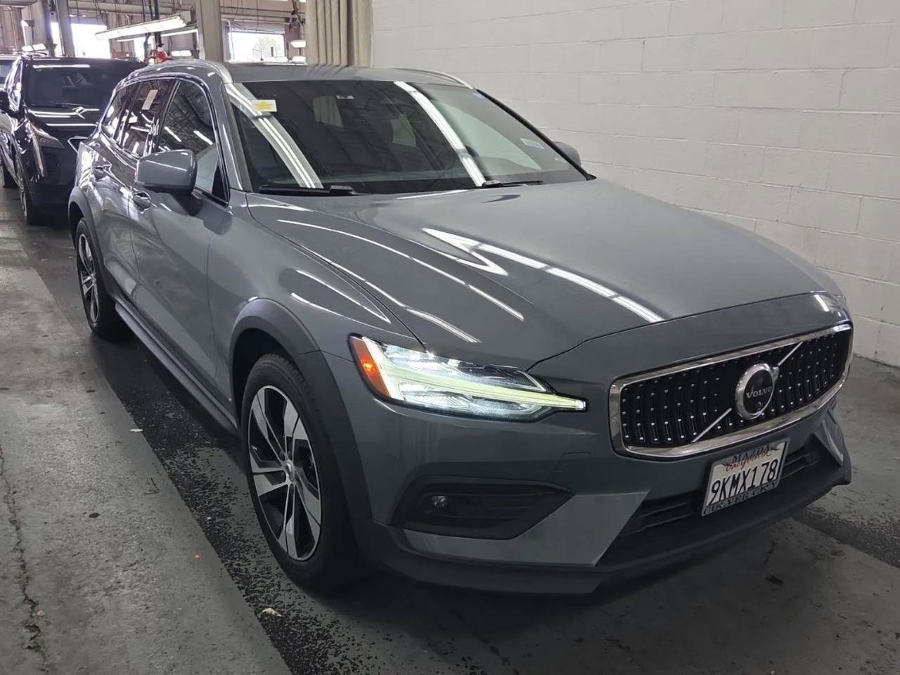 Used 2024 Volvo V60 B5 Cross Country Plus AWD/4WD image 4