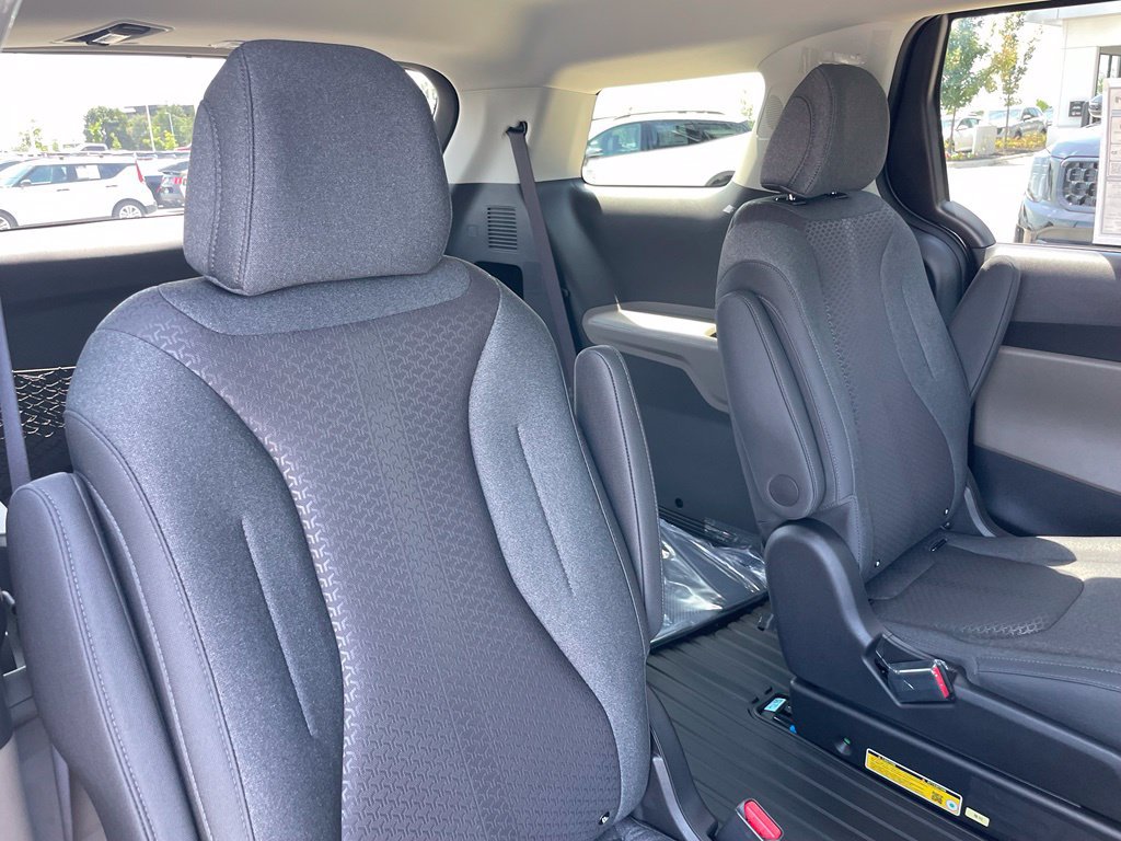 New 2026 Kia Carnival LX FWD image 29