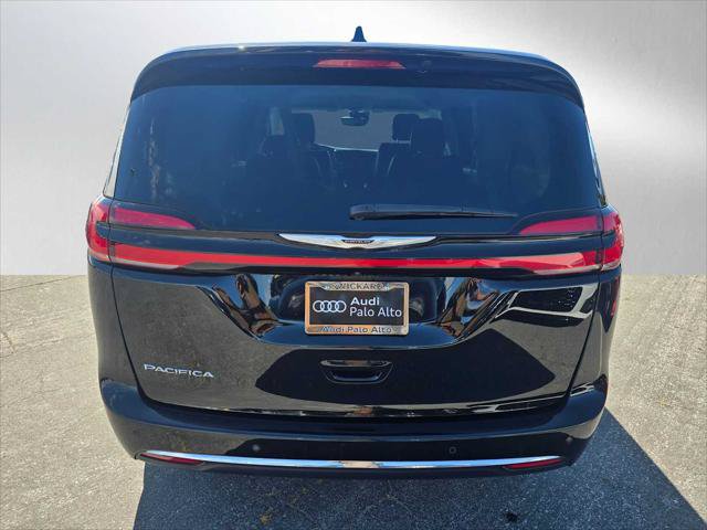 Used 2024 Chrysler Pacifica Touring-L FWD image 4
