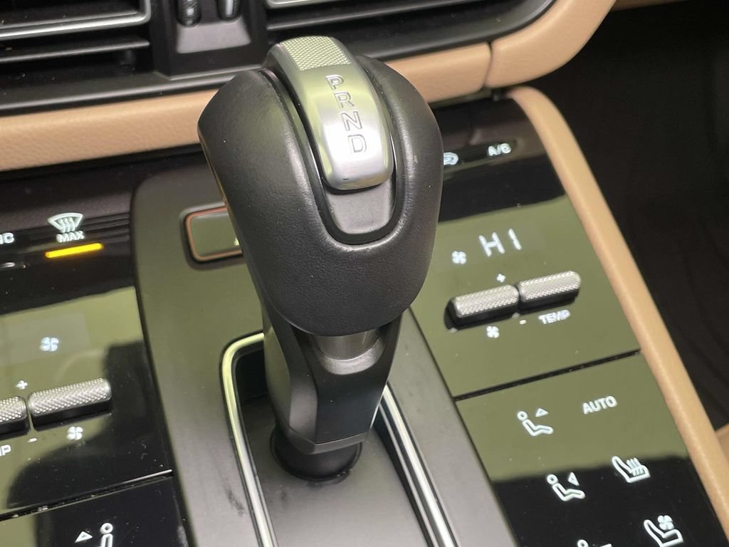 Certified 2025 Porsche Macan AWD/4WD image 35