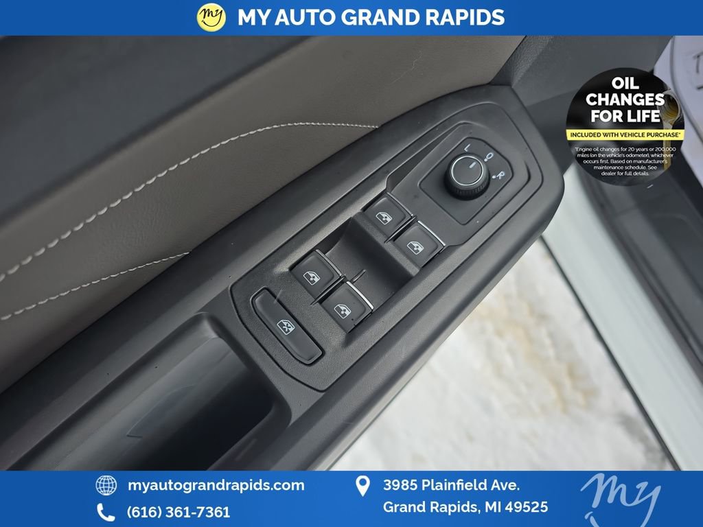 Used 2023 Volkswagen Atlas Cross Sport SE image 11