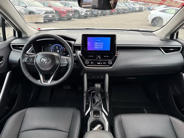 Certified 2025 Toyota Corolla Cross XLE image 9