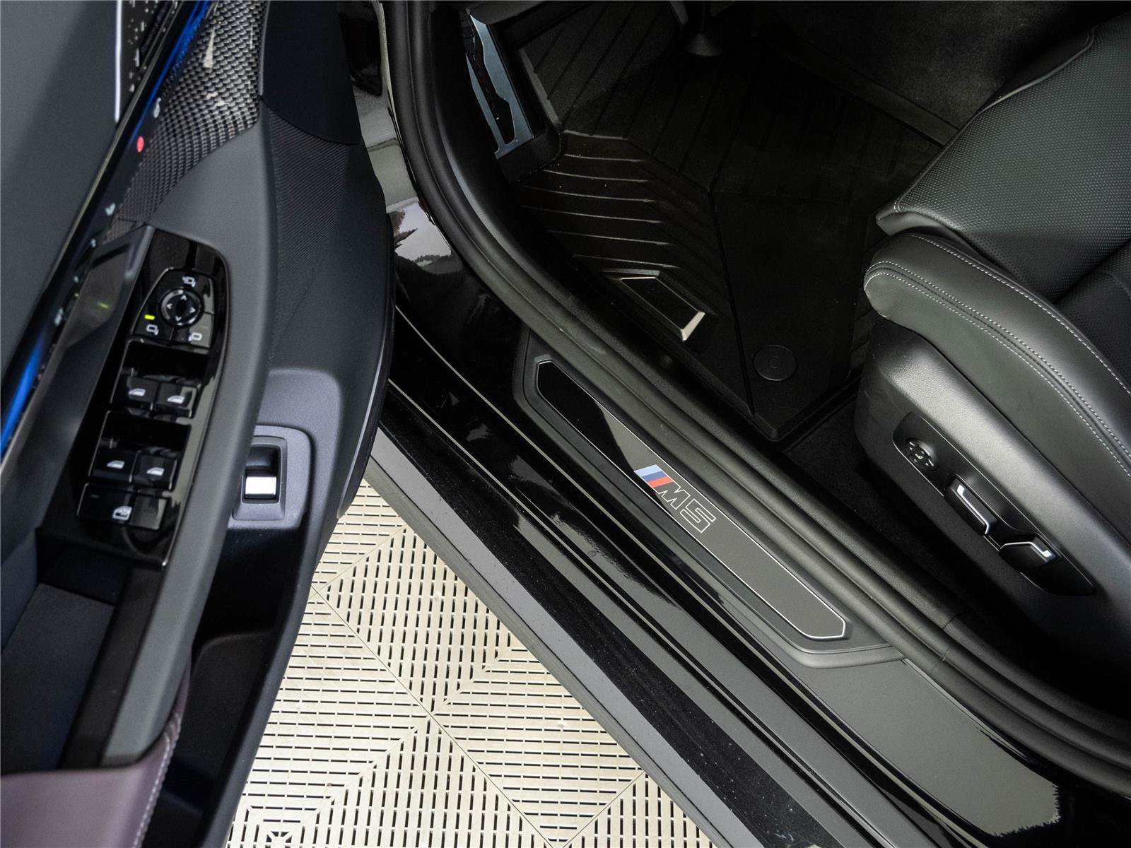 Used 2026 BMW M5 Touring AWD/4WD image 8
