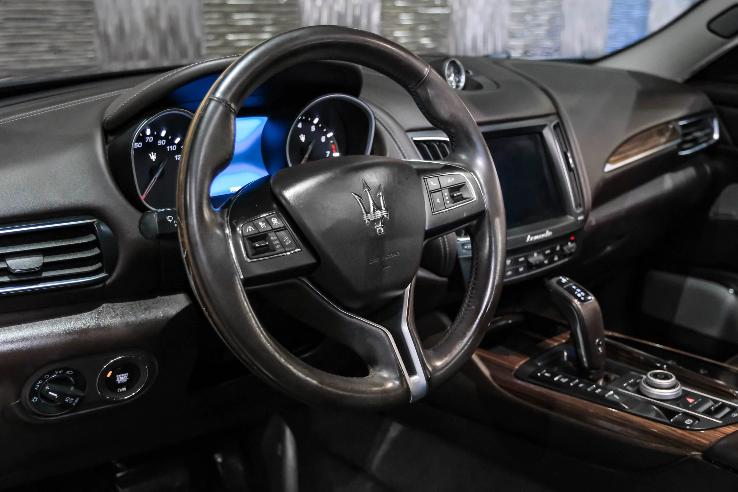 Used 2019 Maserati Levante GranLusso image 3