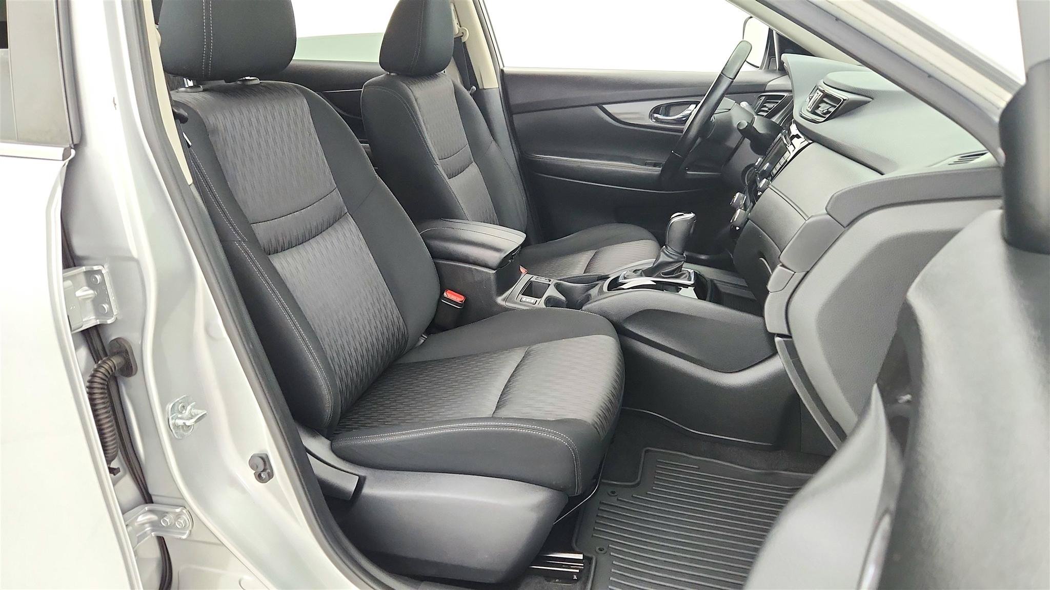 Used 2020 Nissan Rogue SV AWD/4WD image 19