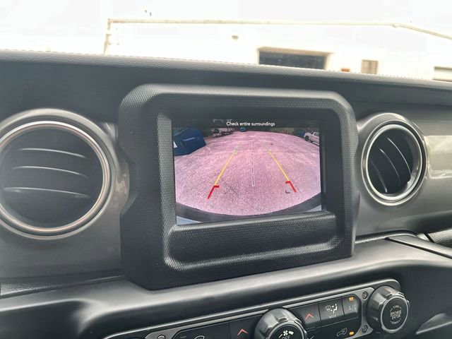 Used 2018 Jeep Wrangler Unlimited Sahara AWD/4WD image 14