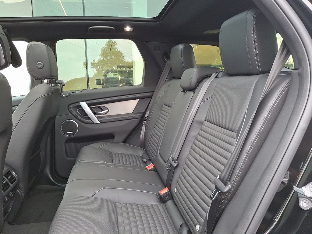 New 2026 Land Rover Discovery Sport Landmark AWD/4WD image 4