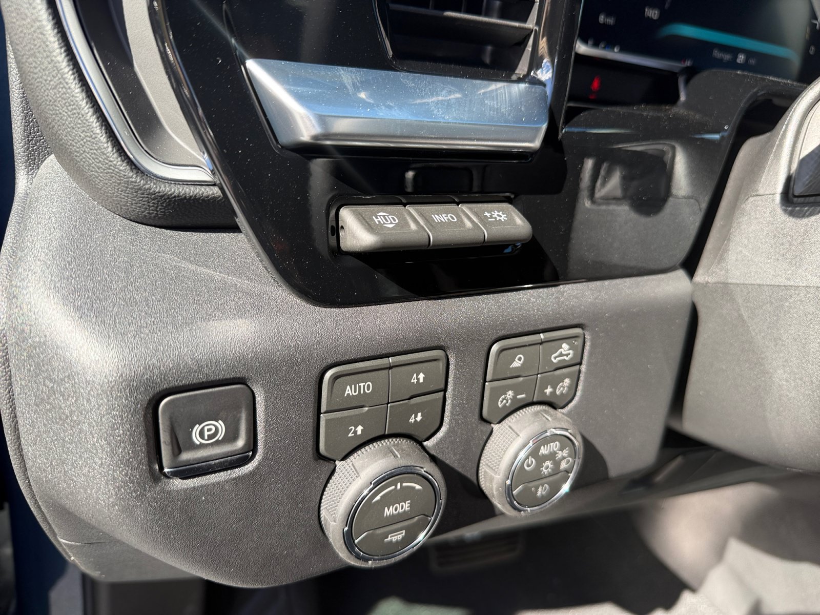 New 2026 Chevrolet Silverado 2500 LTZ w/ LTZ Plus Package AWD/4WD image 18