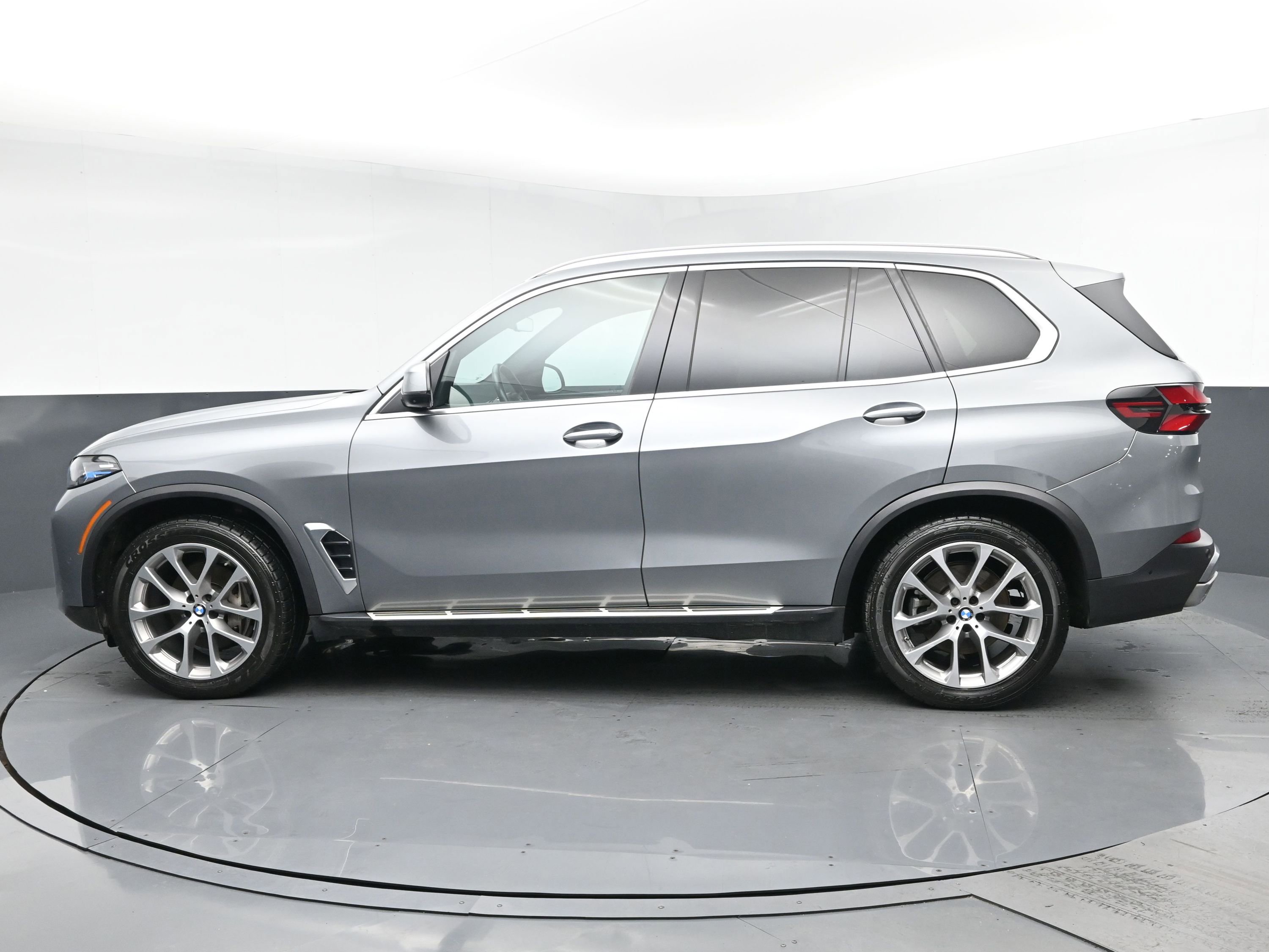 Used 2024 BMW X5 xDrive40i image 4