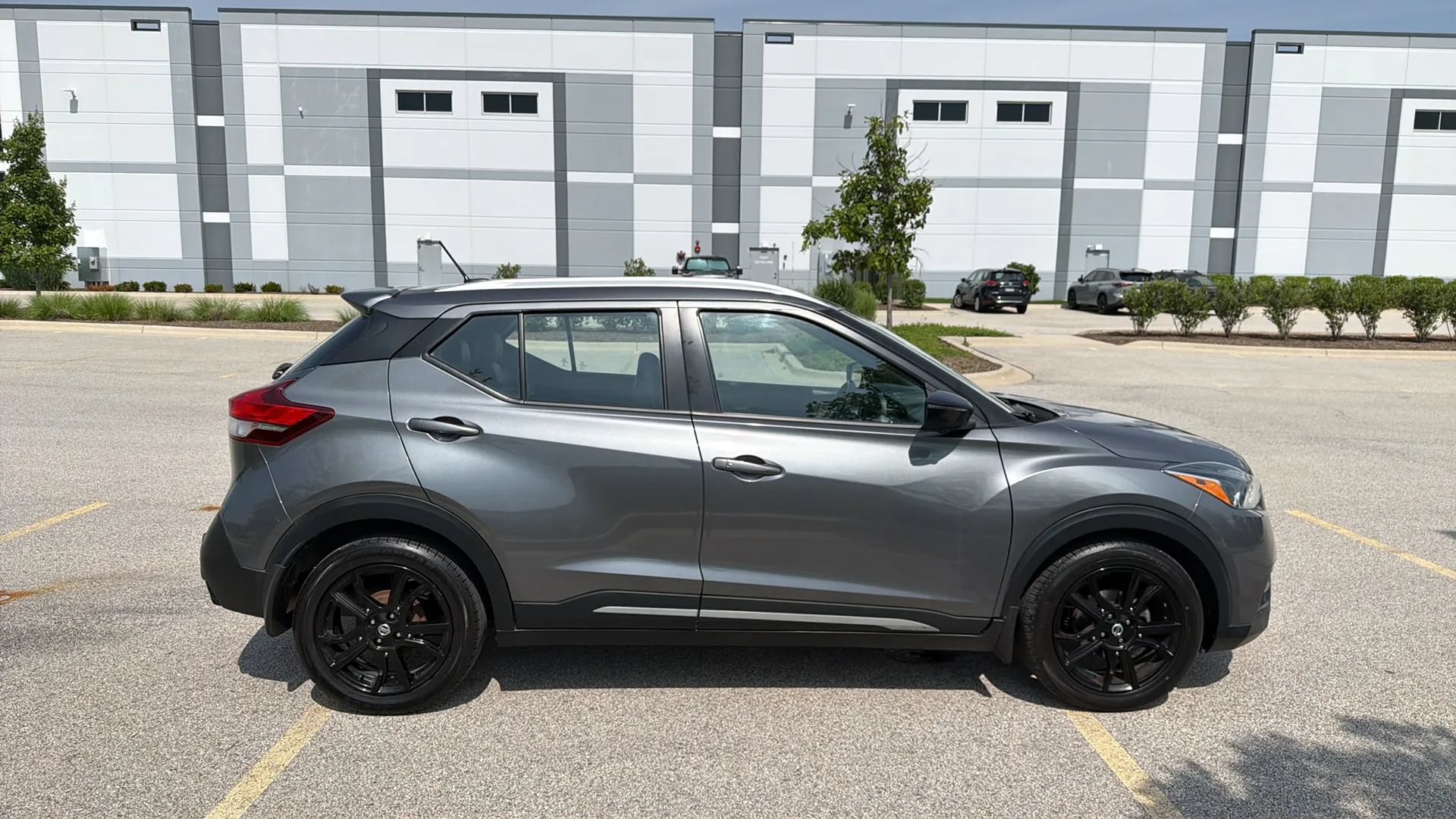 Used 2020 Nissan Kicks SR w/ SR Premium Package FWD image 4