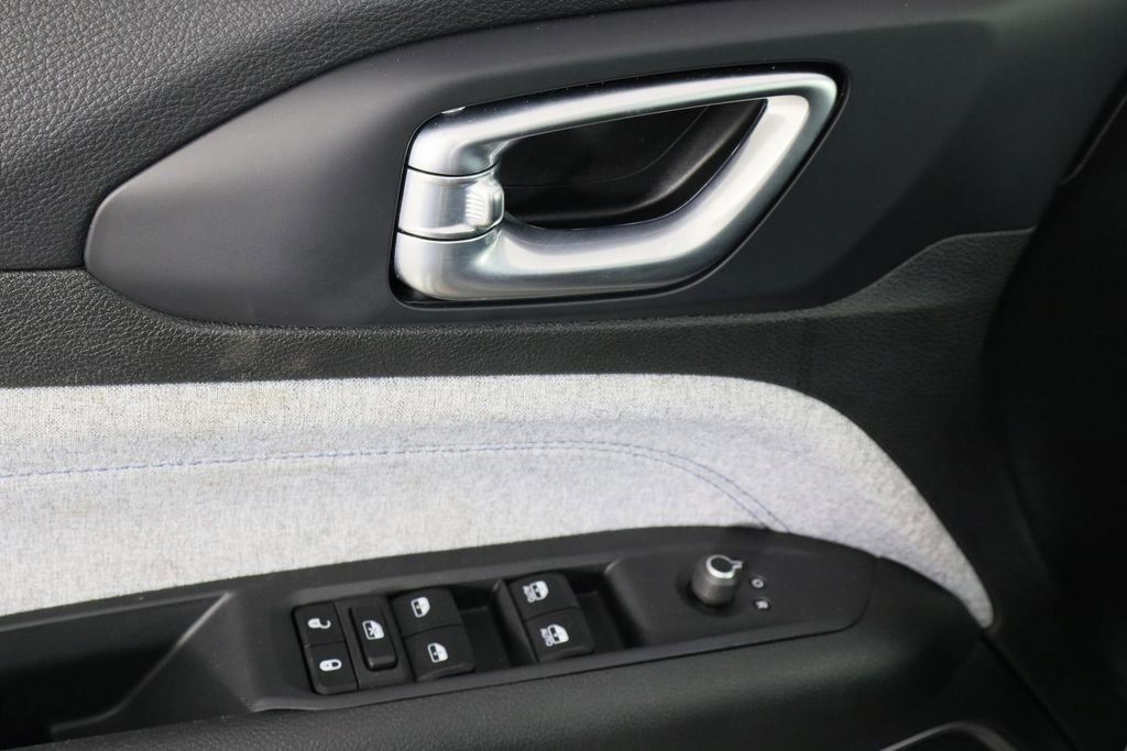 Used 2023 Jeep Compass Sport image 22