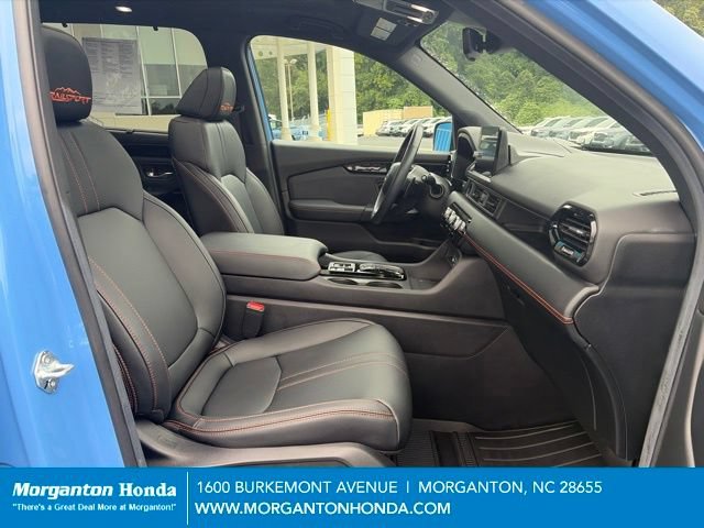 Used 2025 Honda Pilot TrailSport image 40
