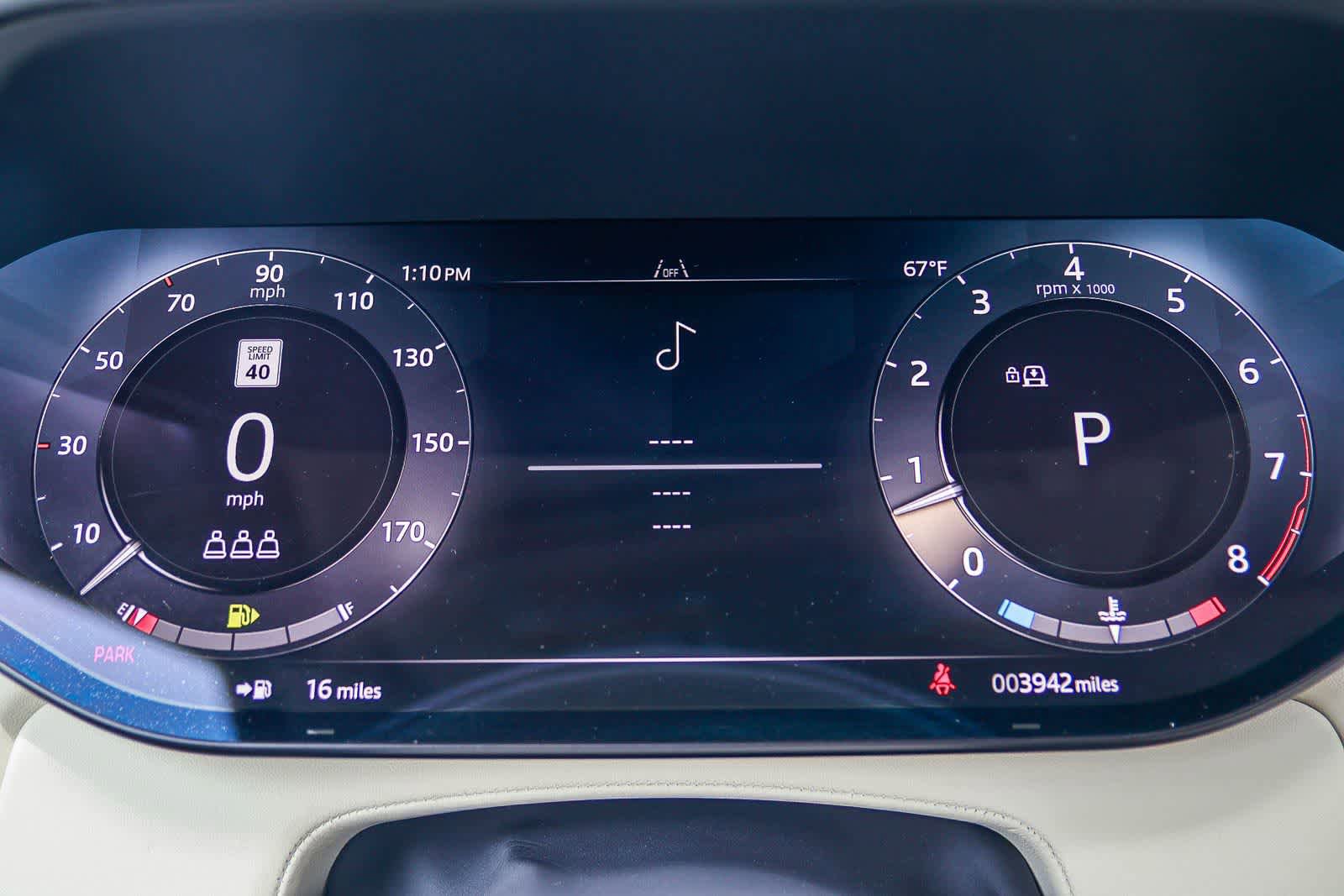 Used 2025 Land Rover Range Rover SE image 25