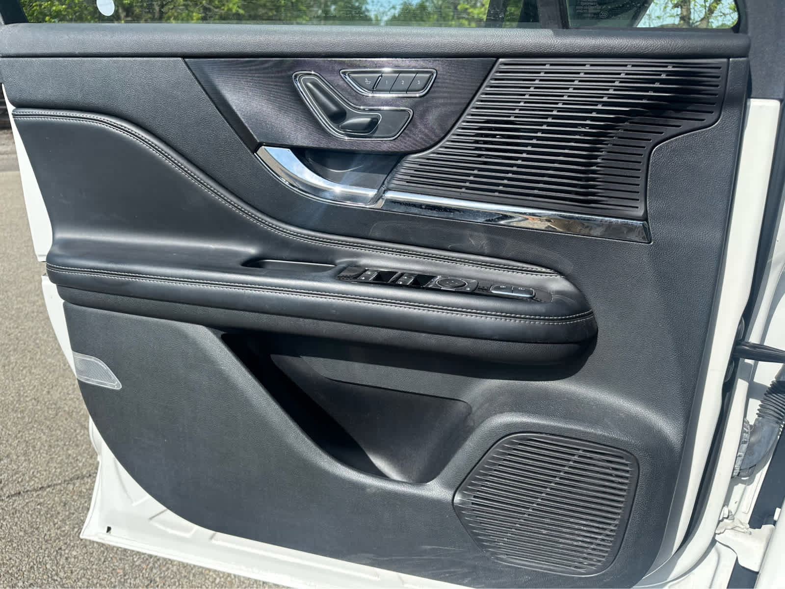 Used 2022 Lincoln Corsair AWD w/ Premium Package image 20