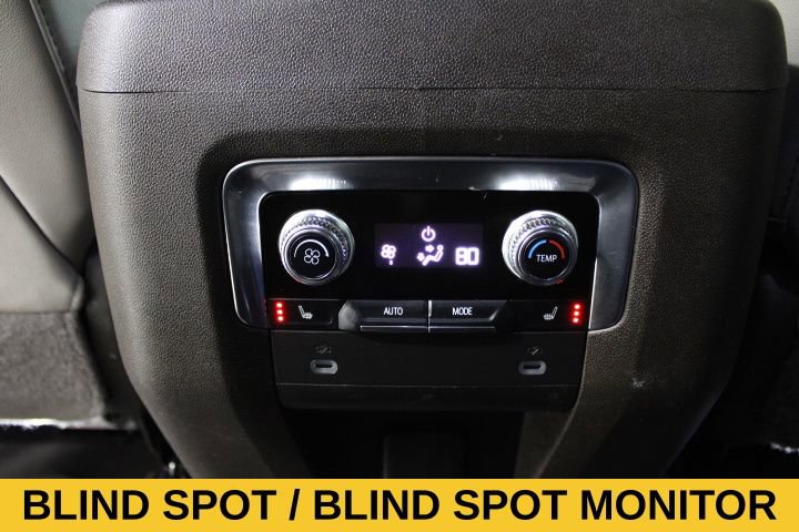 Used 2023 GMC Yukon XL SLT w/ SLT Luxury Package image 27